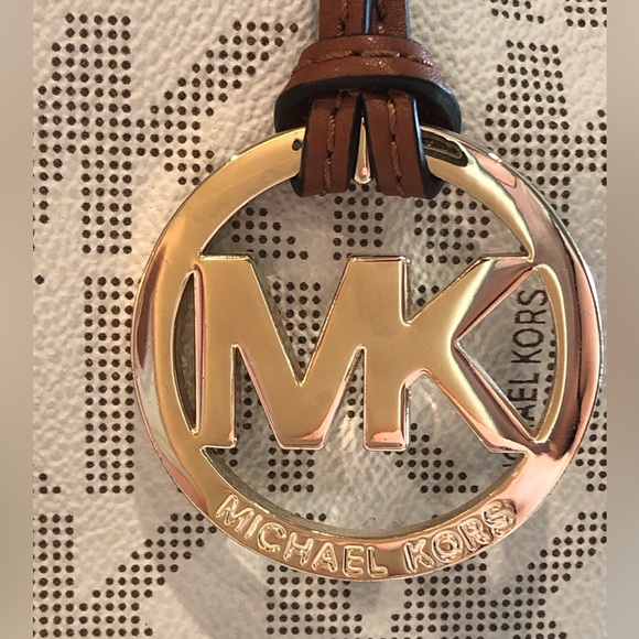 MICHAEL KORS Camden Signature Canvas & Leather Gathered Slouch Handbag - Picture 5 of 16